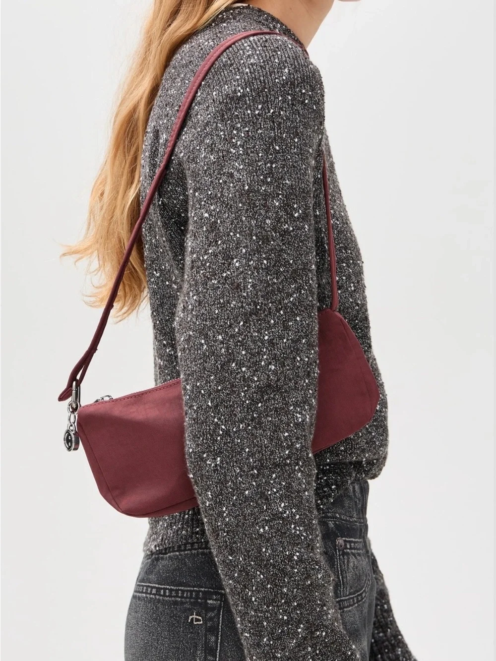 BAGGU Nylon Pochette in Mahogany - Picture 4 of 7
